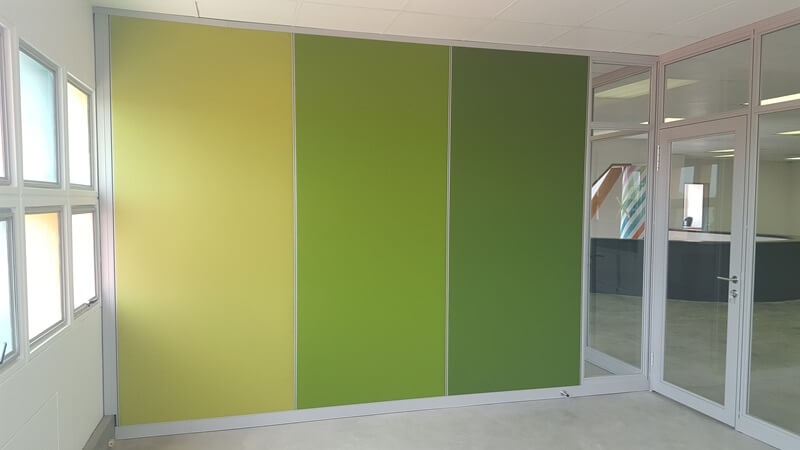 Floor to ceiling partitioning patterned green Floor to ceiling partitioning patterned green